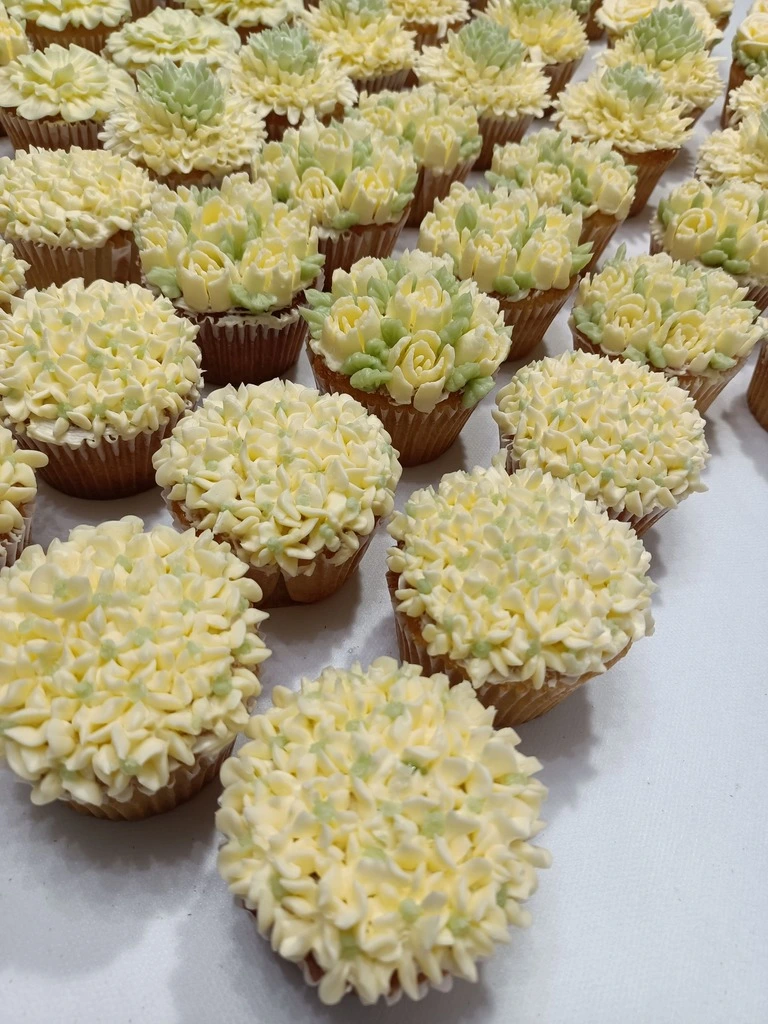 Yellow cupcakes